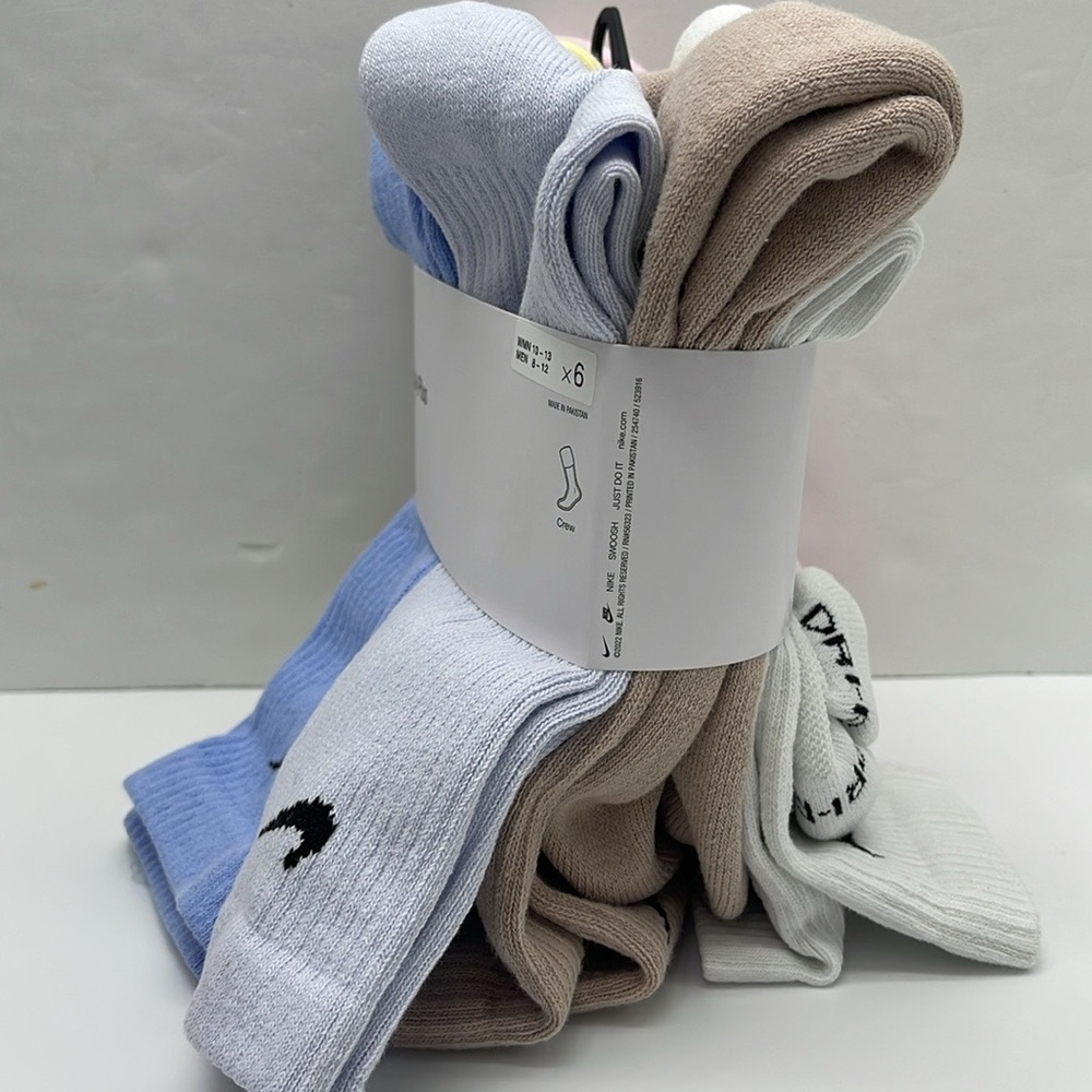 Nike Everyday Plus Cushioned
Training Crew Socks (6 Pairs)
Multi-Color
Size L - Picture 15 of 16